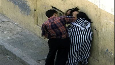 شكاك وقالي هخلي يومك أسود عشان خرجت بدون إذنه.. سيدة تهرب من بيت الزوجية وتطلب الطلاق لخوفها من زوجها