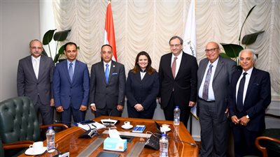 وزيرة الهجرة تبحث مع وفد طبي من المصريين بالخارج دعم تقديم الخدمات الصحية بالقرى الأكثر احتياجًا