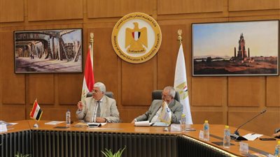 وزير التعليم العالي يوجه بزيادة مشاركة الجامعات الخاصة والأهلية في المشروعات التنموية