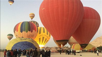 وقف رحلات البالون الطائر في الأقصر بسبب شدة الرياح | بث مباشر