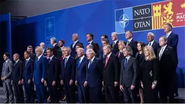 قمة زعماء الناتو