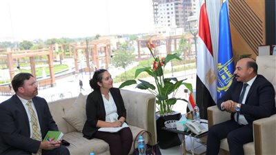 في لقائه مع وفد السفارة الأمريكية.. محافظ أسوان: إعطاء الأولوية لجذب المشروعات الاستثمارية