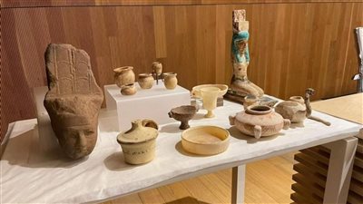 ألمانيا توقف رحلة تهريب 40 قطعة آثار مصرية وتسلمها للسفير المصري ببرلين