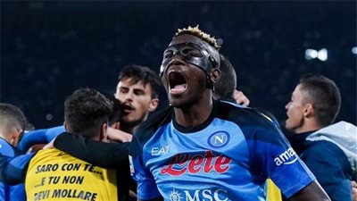 نابولي يحدد مبلغًا ضخمًا لبيع أوسيمين لـ باريس سان جيرمان