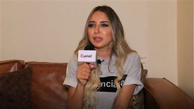 الجمهور حبنا في الشر.. ساندي تكشف كواليس التعاون مع تامر حسني في فيلم تاج