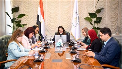 رقم هاتف لاستفسارات الجوازات والخدمات التأمينية.. أبرز محاور لقاء وزيرة الهجرة والجالية المصرية في الهند وباكستان