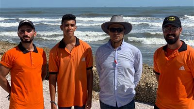 الأمواج جرفته 1500 متر.. مدير شاطئ بورسعيد يكشف تفاصيل العثور على جثة غريق| صور