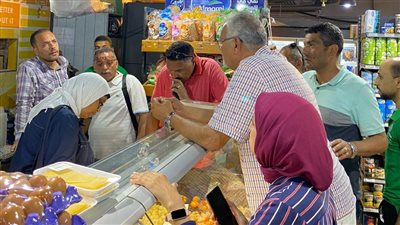 مأكولات فاسدة ومنتهية الصلاحية.. غلق 13 منشأة مخالفة بالإسكندرية