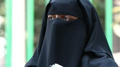 بسبب النقاب.. ولي أمر طالبة بالثانوية العامة يستغيث بوزير التعليم بعد مزاعم اضطهاد ابنته في الامتحانات