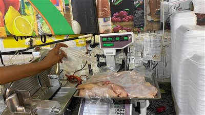 مأكولات منتهية الصلاحية.. تفاصيل غلق وتشميع 13 منشأة مخالفة بالإسكندرية | بث مباشر