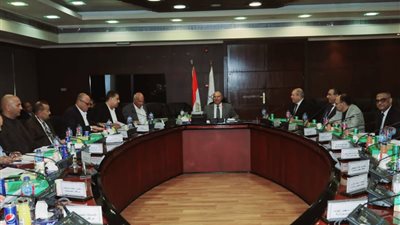 وزير النقل: قرب التشغيل التجريبي لمصنع إنتاج الفلنكات الخرسانية لخدمة شبكة القطار الكهربائي السريع