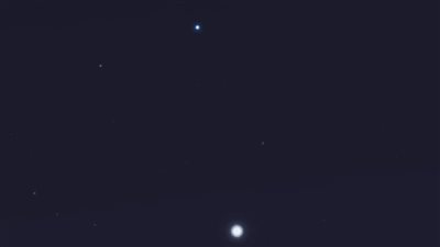 يشاهد بالعين المجردة..اصطفاف سماوي ثلاثي اللون يزين سماء الوطن العربي ليلا