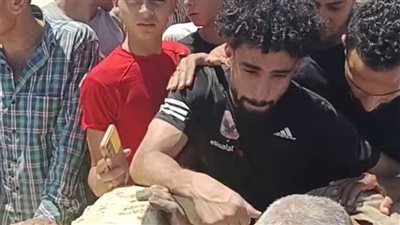 بالحزن والدموع.. مروان عطية يشيع جثمان والده إلى مثواه الأخير بالبحيرة| بث مباشر 