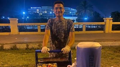 أنس خريج تجارة إنجليزي يبيع التين الشوكي بالإسماعيلية: أول مرة أقف في الشارع وأهلي دعموني