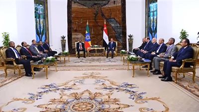 آبي أحمد يصل إلى القاهرة للمشاركة في قمة دول جوار السودان