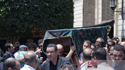 عالج مبارك بعد ثورة يناير.. تشييع جنازة الدكتور ياسر عبد القادر أستاذ علاج الأورام| صور 