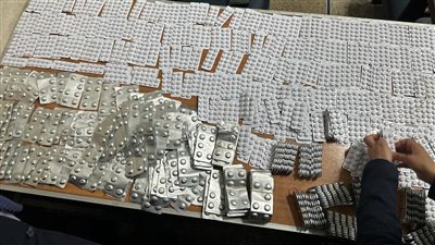 ضبط راكبة بحوزتها 455 شريطا لعقارات مدرجة بجداول المخدرات