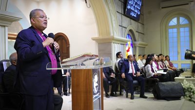  رئيس الطائفة الإنجيلية يشهد تنصيب القس ثروت موسى راعيًا شريكًا لكنيسة الإبراهيمية بالإسكندرية