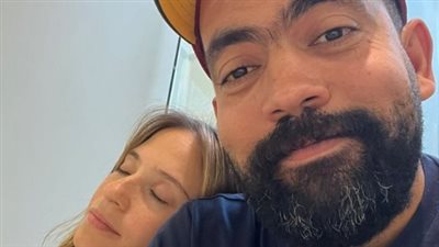 ساندت والده في إجراء عملية.. خالد عليش يمدح زوجته ميرهان عمرو: معانا من أول اليوم