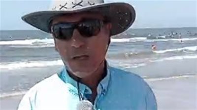 فريق إنقاذ بورسعيد بعد نجاة أحد المصطافين: التيار سحبه لـ 3000 متر| بث مباشر 