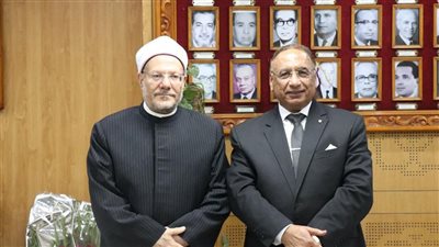 مفتي الجمهورية يهنئ رئيس هيئة قضايا الدولة بمنصبه الجديد