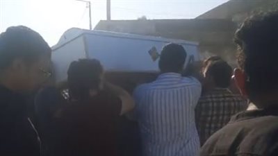 تشييع جثمان صغير توفي بعد صراع مع أشرس أنواع السرطان في المنيا | بث مباشر