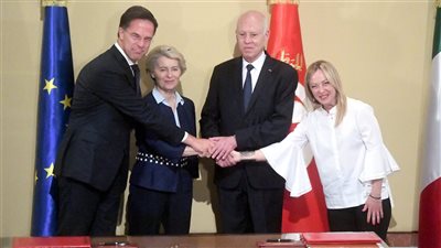 تونس والاتحاد الأوروبي يوقعان مذكرة شراكة شاملة لمكافحة الهجرة غير الشرعية