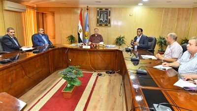 محافظ أسيوط يلتقي وفد برنامج التنمية المحلية في صعيد مصر لدعم الموضوعات التخطيطية والتعاقدية للمشروعات