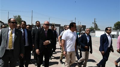وزير الصحة يزف بشرى لأهالي قرية فاو بحري في قنا