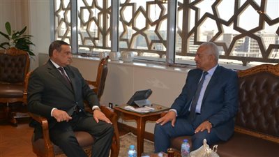 وزير التنمية المحلية يتابع مع محافظ السويس الموقف التنفيذي للمشروعات التنموية والخدمية الجارية