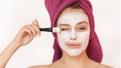 منها الليمون والماء الساخن..7 أشياء لا يجب وضعها على الوجه أبدا