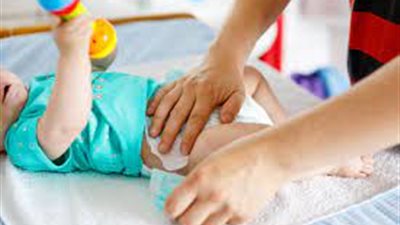 هل تغيير البامبرز ينقض الوضوء؟.. أزهري يوضح