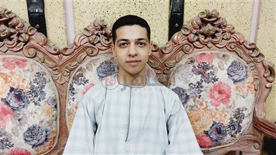 يقلد مشاهير القراء.. طالب ثانوي عام بسوهاج يقرأ القرآن بصوت ملائكي عذب