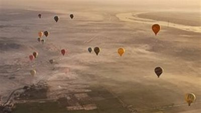 650 سائحًا بسماء الأقصر على متن 28 رحلة بالون طائر 
