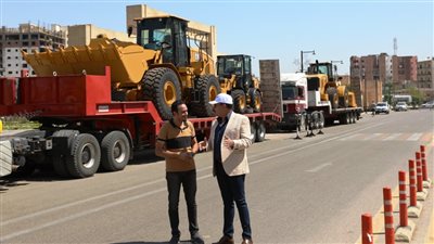 محافظ أسوان يتفقد الدفعة الرابعة من معدات وسيارات دعم منظومة النظافة