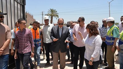 محافظ أسيوط يتفقد التشغيل التجريبي لمحطة رفع صرف صحي دير درنكة
