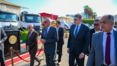 تسليم العربية للتصنيع مرحلة جديدة من المعدات والمركبات لوزارة البيئة