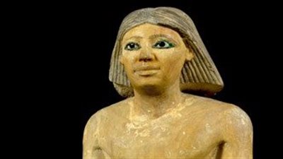 المتحف المصري بالتحرير يعلن عرض تمثال لـ كاهن جنائزي من عصر الدولة القديمة