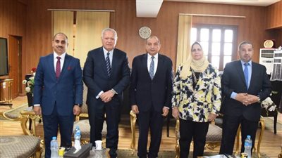 جامعة بني سويف تستقبل السفير محمد العرابي وزير الخارجية الأسبق لحضور تخرج طلاب السياسية والاقتصاد 