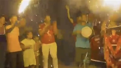 دي جي وعربيات نصف نقل وشماريخ.. احتفالات أهالي السنبلاوين في الدقهلية بانتقال إمام عاشور للأهلي 