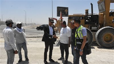 رئيس جهاز القاهرة الجديدة يتابع تنفيذ تكليفات وزير الإسكان بشأن مشروعات تطوير محاور الطرق
