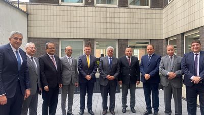 أيمن عاشور يطلع على تجربة التعليم العالي البريطاني لربط الخريجين بسوق العمل