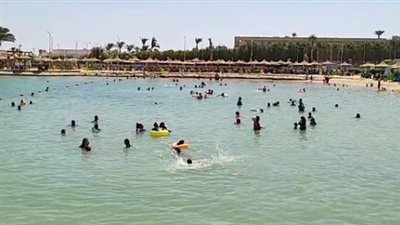 تزامنًا مع إجازة رأس السنة الهجرية.. إقبال كبير من المصطافين على شواطئ الغردقة| بث مباشر 