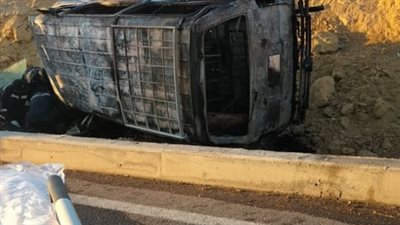تفحم جثة في انقلاب ميكروباص بطريق العين السخنة