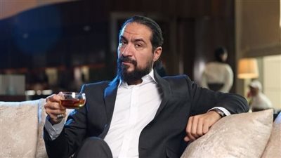 هكذا روج الفنان محمد القس لفيلمه الجديد راس براس