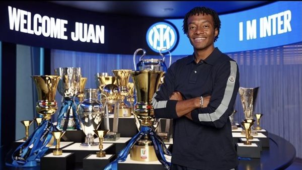 خوان كوادرادو عقب