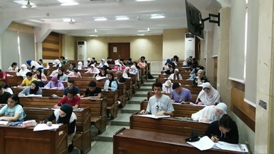 فنون تطبيقية حلوان تشهد إقبالًا متزايدًا من طلاب الثانوية العامة 2023 لأداء اختبارات القدرات |صور