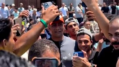 محمد رمضان يؤدي صلاة الجمعة بالعلمين الجديدة: وسط أجمل وأجدع شعوب الأرض