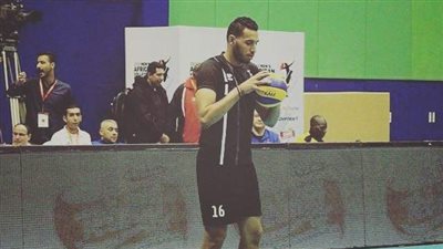 إسلام محمد لاعب الطلائع يكشف الفرق بين دوري الطائرة المصري والدوريات العالمية وتأثير النقل التليفزيوني |حوار