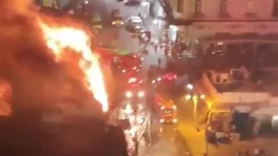 حريق يلتهم مطعمًا شهيرًا ويمتد إلى 3 مطاعم آخرى في محطة الرمل بالإسكندرية 